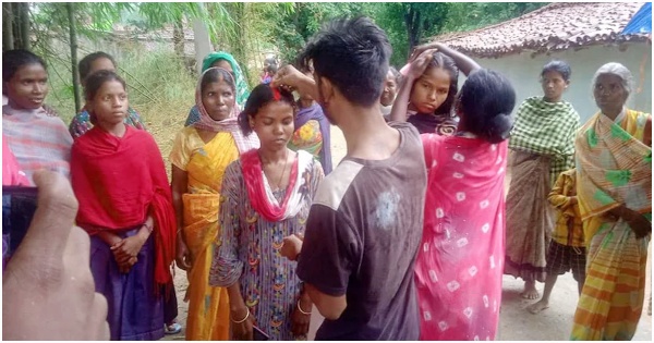 এক আসরে দুই প্রেমিকাকে বিয়ে করলেন যুবক