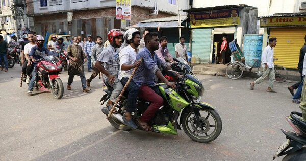 বিএনপির সমাবেশস্থলে লাঠিসোঁটা নিয়ে ক্ষমতাসীনদের অবস্থান