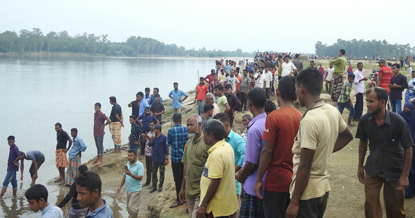 পঞ্চগড়ে করতোয়া নদীতে নৌকাডুবির ঘটনায় দীর্ঘ লাশের সারি, মৃতের সংখ্যা বেড়ে ৪৭