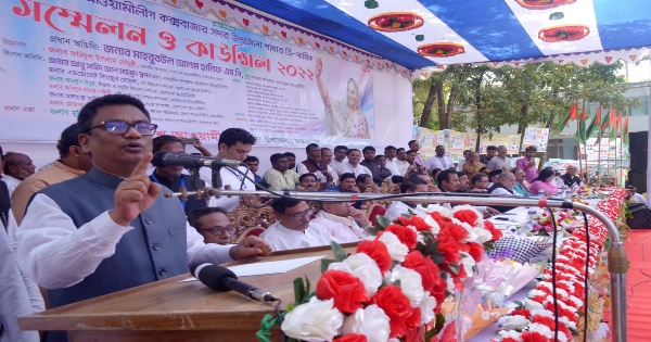 অভিবাদন শেখ হাসিনা এ'বিশ্ব বিস্ময়ে তাকিয়ে রয় - হুইপ স্বপন