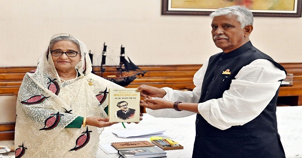 প্রধানমন্ত্রীর সঙ্গে সাক্ষাৎ করেছেন আজমতউল্লাহ