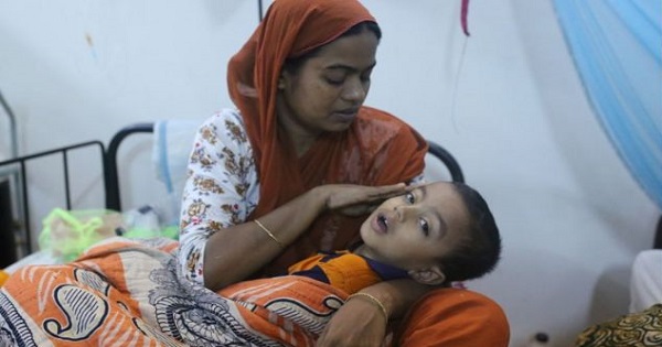 আইসিইউ থেকে সন্তান নিয়ে বাড়ি ফিরলেও, লাগামহীন খরচে দিশাহারা বাবা-মা