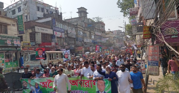 বিএনপি-জামায়াতের অবরোধের প্রতিবাদে হাজার হাজার নেতাকর্মী নিয়ে কামরুল হাসান রিপনের বিক্ষোভ মিছিল ও অবস্থান