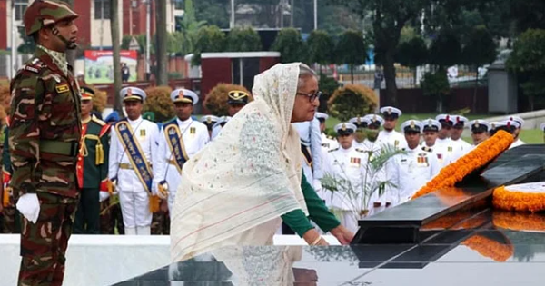 সশস্ত্র বাহিনীর বীর শহীদদের প্রতি প্রধানমন্ত্রীর শ্রদ্ধা