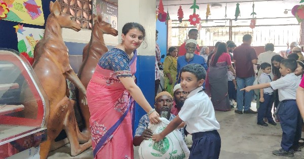 রাজধানীতে অসহায় ও প্রতিবন্ধীদের খাদ্য সামগ্রী বিতরণ সেন্ট যাকোব স্কুলের